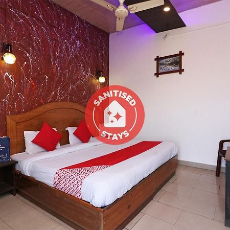 Hôtel Oyo 75571 Sai Pooja Lodging à Bombay Extérieur photo